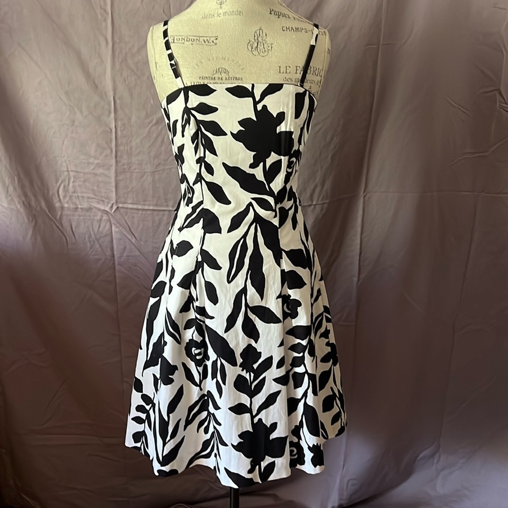 NWT White House Black Market Strapless removal straps Dress Size 8